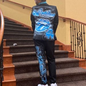 Hi, This is An Old Prom Suit from my last years prom.